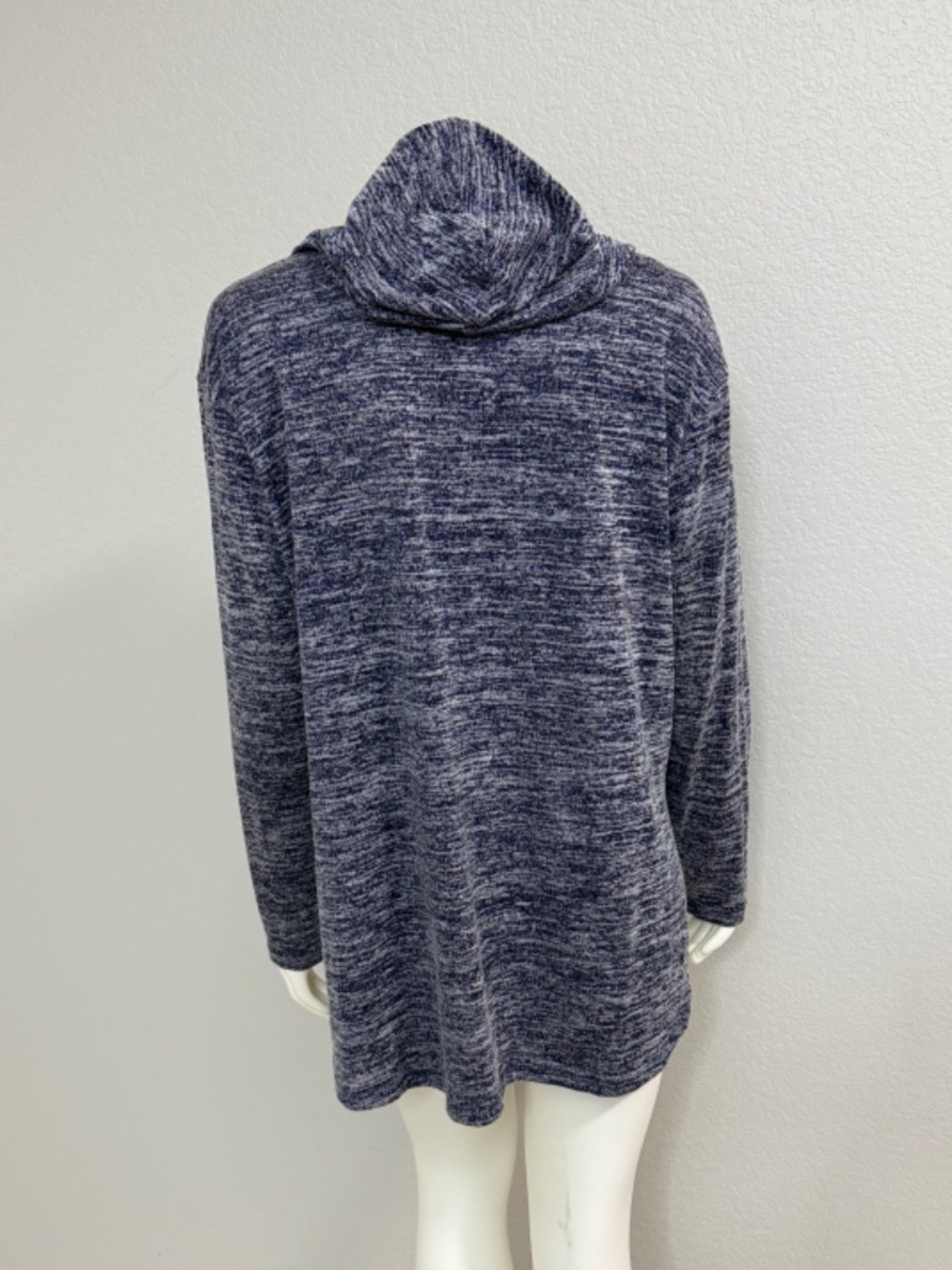 Paper Plane Lightweight Hoodie - Picture 5 of 9